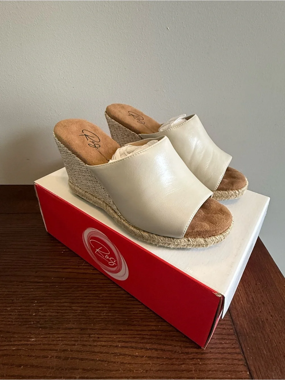 Ros Hommerson Cream Wedge Espadrille Mules 8 WW double wide